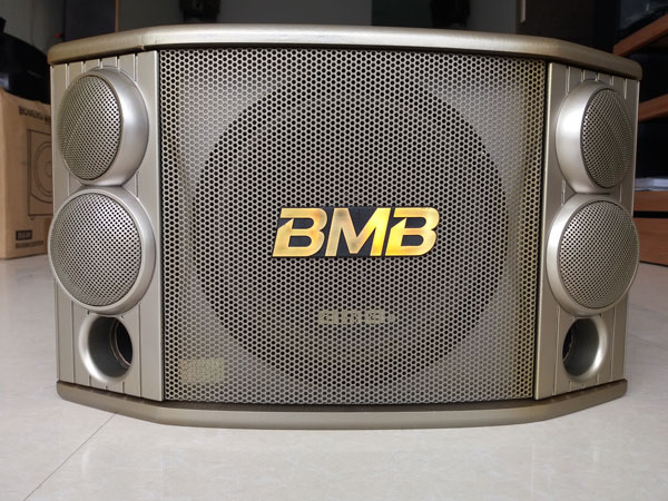 Loa BMB 850 thiết kế đơn giản nhưng đẹp và khỏe khoắn